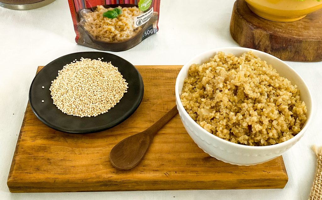 O que é quinoa: quinoa cozida e quinoa crua